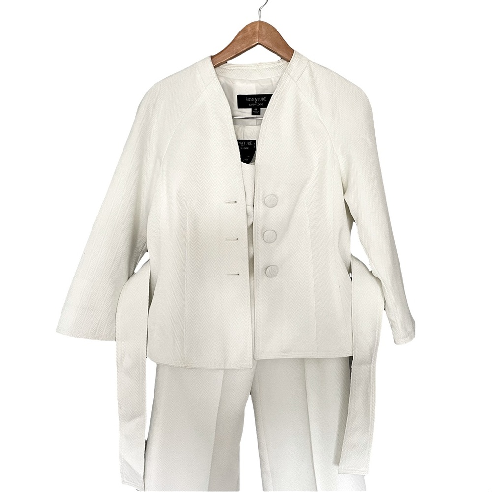 Signature by Larry Levine white pant suit and blazer - Picture 2 of 4